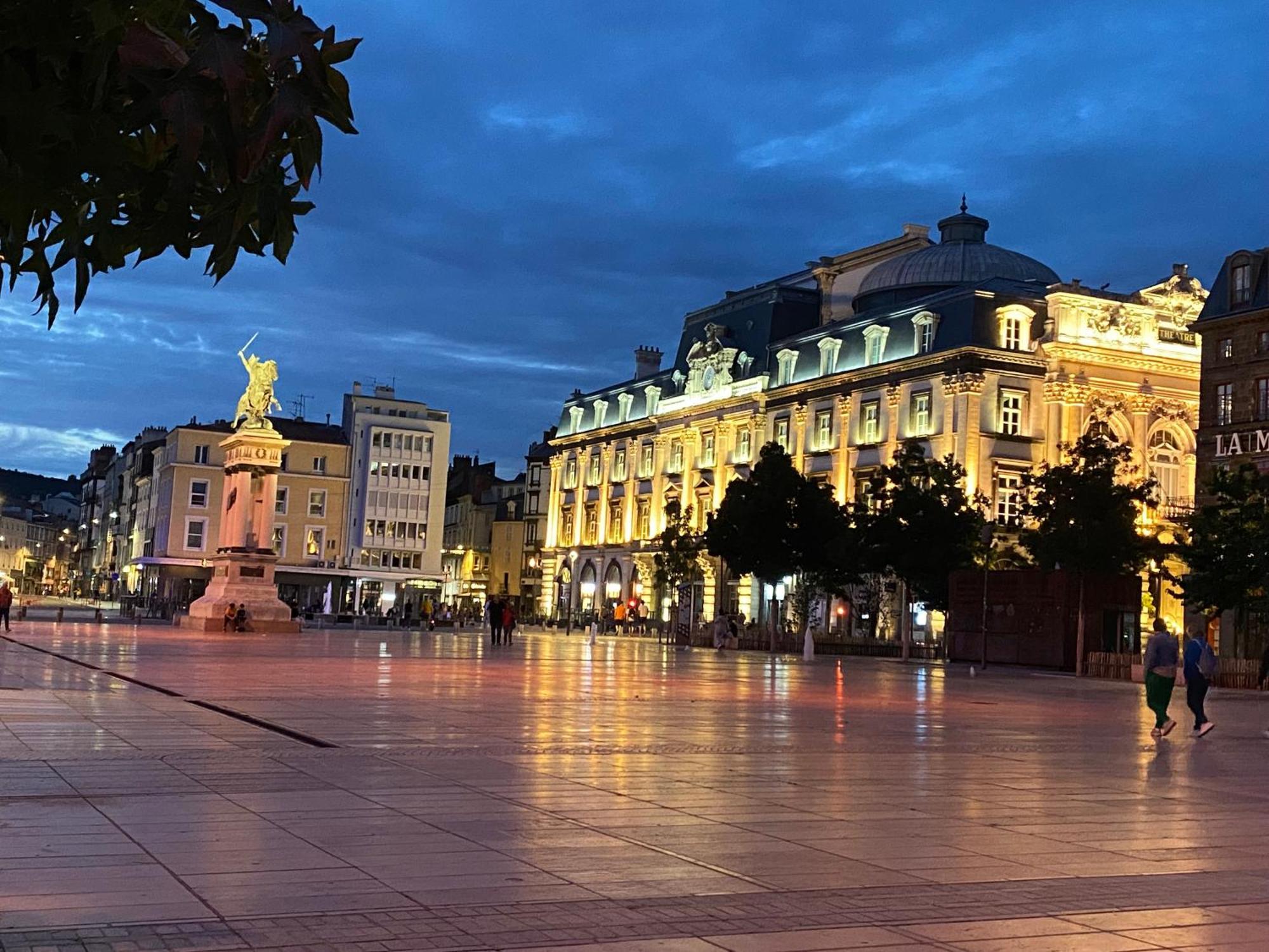 Parking Prive Gratuit, Balcon, 2 Chambres Clermont-Ferrand Exterior photo